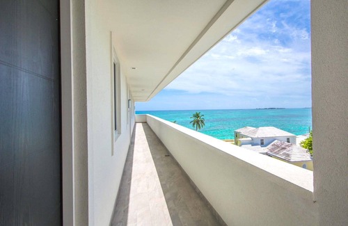 Nassau Copropriété | Superbe condominium face à la plage