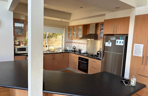 Cowes Maison | Beautiful beach home just minutes walk to Cowes Beach, restaurants and shops.