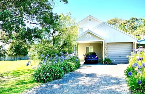 Cowes Maison | Beautiful beach home just minutes walk to Cowes Beach, restaurants and shops.
