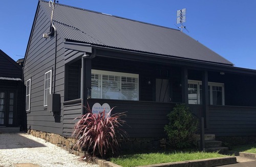 Kiama Maison | Beautiful beach house sleeping up to 8 people - 2 minutes from beach