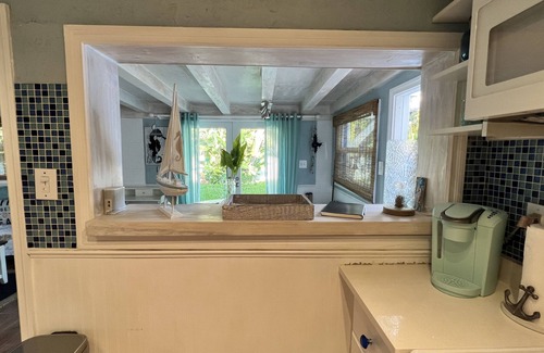 Palm Beach - West Palm Beach Cottage | Beautiful beach inspired cottage@Old Northwood 10min to PBI, beach, downtown WPB