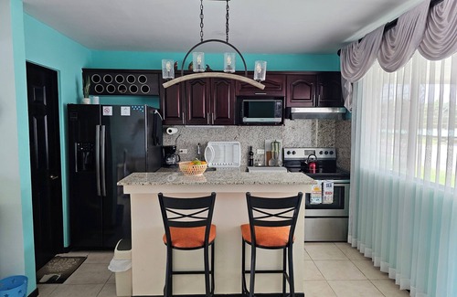 Bejuco Copropriété | Beautiful Bejuco Beach House Just South of Jaco; Walk to Beach & Pools