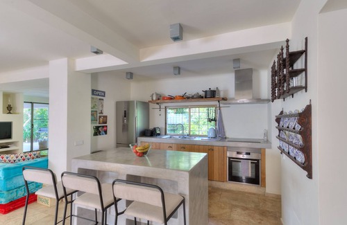 Can Furnet Villa | Belle villa bohème pour 7 personnes près de Jésus avec jardins tropicaux luxuriants et grande piscine
