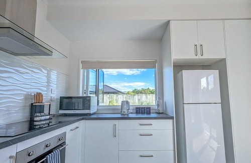 Owhata Maison | Beautiful Brand New Four-bed home near Redwood