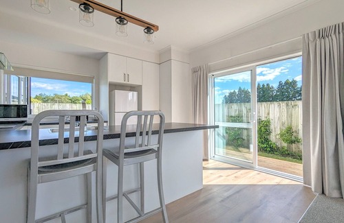 Owhata Maison | Beautiful Brand New Four-bed home near Redwood