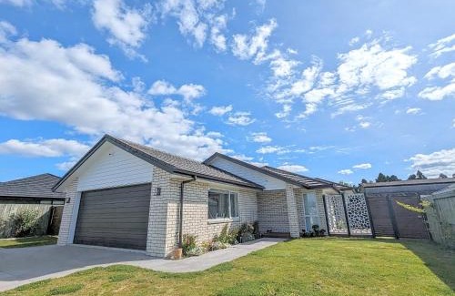 Owhata Maison | Beautiful Brand New Four-Bed Home near Redwood