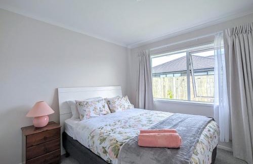 Owhata Maison | Beautiful Brand New Four-Bed Home near Redwood