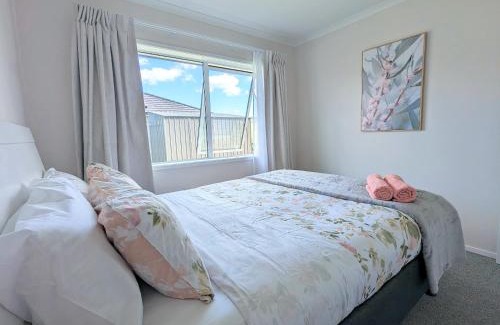Owhata Maison | Beautiful Brand New Four-Bed Home near Redwood