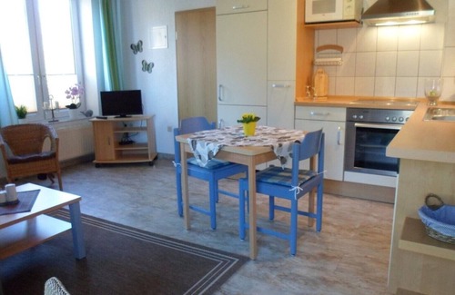 Putbus Appartement | Beautiful, bright apartment 2 - close to the beach (200m) for 4. People