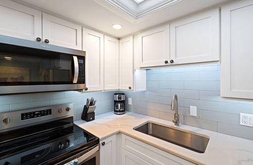 Stuart Copropriété | Beautiful bright, updated 2 bedroom, 2 bath oceanfront condo spectacular views!