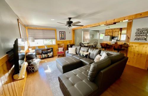 Nordman Maison | Beautiful Bungalow and Bunk House, Close to Lake