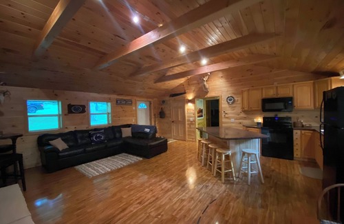 Centre Hall Cabine | Beautiful cabin 11 miles from Beaver Stadium. Enjoy an unplugged PSU weekend.