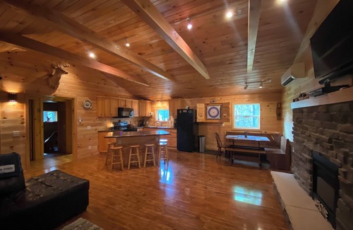 Centre Hall Cabine | Beautiful cabin 11 miles from Beaver Stadium. Enjoy an unplugged PSU weekend.