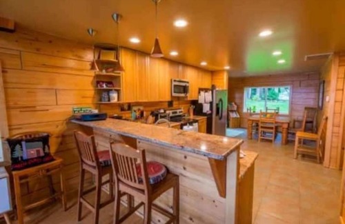 Everett Cabine | Beautiful Cabin on Hat Island in the Puget Sound