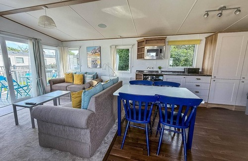 Saxmundham Maison | Beautiful caravan with decking at Carlton Meres Holiday Park, Suffolk ref 60022M