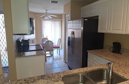 Central Naples Copropriété | Beautiful, central apartment in a fantastic community in the middle of a golf course