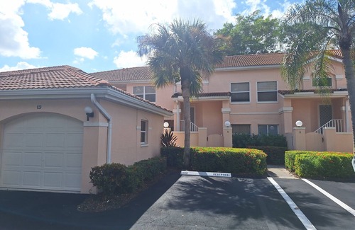 Central Naples Copropriété | Beautiful, central apartment in a fantastic community in the middle of a golf course