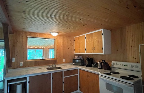 Sainte-Claire Chalet De Ski | Beautiful chalet near a stream for a calm and quite retreat