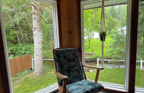 Sainte-Claire Chalet De Ski | Beautiful chalet near a stream for a calm and quite retreat