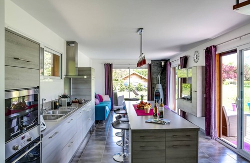 Cessenaz Chalet De Ski | Beau chalet à 2 mn du Lac d'Annecy, avec SPA terrasse et vue magique montagne