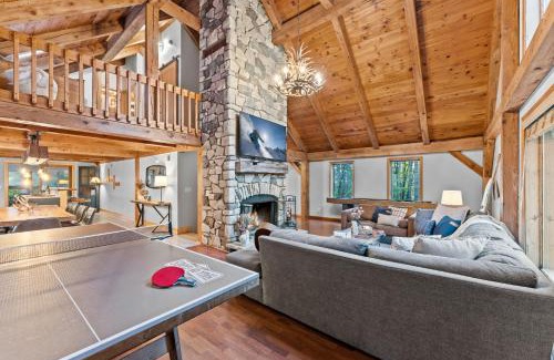 Ellicottville Chalet De Ski | Beautiful chalet on 5 acres - 2 min to Village! Hot-Tub, Sauna, Fire Pit!