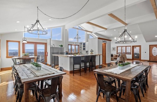 Dansville Appartement | Beautiful Chalet with Amazing VIEWS/Pool/Hot tub/Pond and hiking trails 34 acres