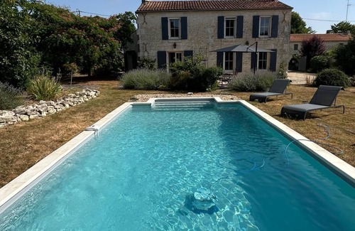 Marsais Maison | Beautiful Charentaise in a haven of greenery!
