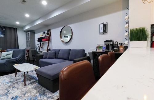 Trinidad Maison | Beautiful, Chic, 2 Bd/2.5 Ba, Metro & Free Parking