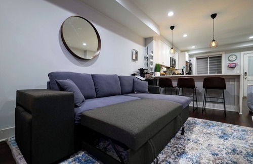 Trinidad Maison | Beautiful, Chic, 2 Bd/2.5 Ba, Metro & Free Parking