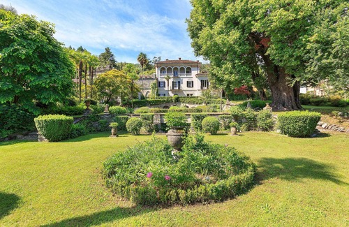 Baveno Villa | Belle villa classique avec piscine et de splendides jardins! Villa La Romanica