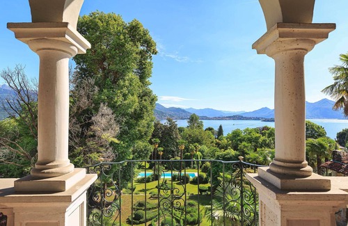 Baveno Villa | Belle villa classique avec piscine et de splendides jardins! Villa La Romanica