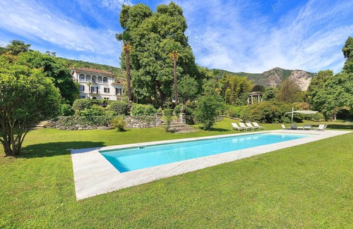 Baveno Villa | Belle villa classique avec piscine et de splendides jardins! Villa La Romanica