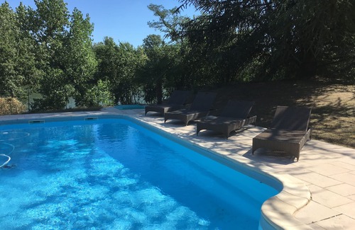 Aiguelèze Cottage | Belle maison de charme ****en bord de rivière.Piscine privative