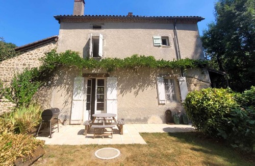 Saint-Mathieu Maison | Beautiful Coach House with its own private garden