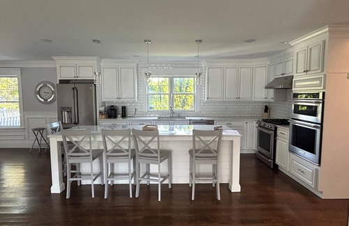 Swampscott Maison | Beautiful coastal 5-BR in Swampscott - 5 mins to beach, Wifi, gas fireplace