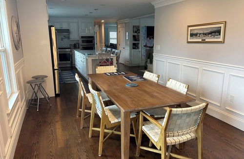 Swampscott Maison | Beautiful coastal 5-BR in Swampscott - 5 mins to beach, Wifi, gas fireplace