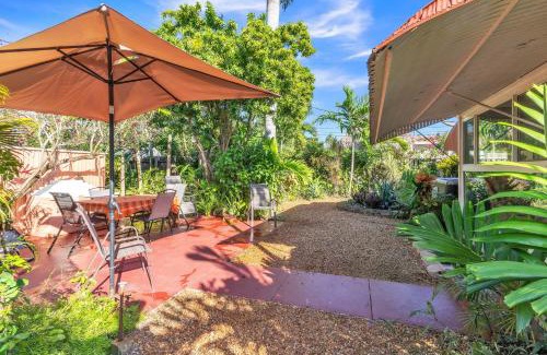 Poinsettia Heights Maison | Beautiful Comfy Home With Private Hot Tub Close To Beach home