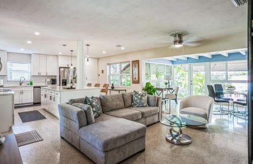 Poinsettia Heights Maison | Beautiful Comfy Home With Private Hot Tub Close To Beach home