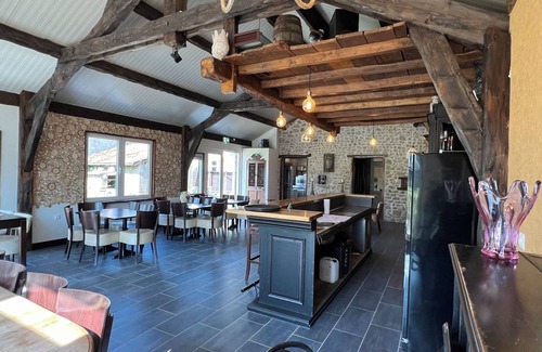 Saint-Priest-des-Champs Villa | Belle, entièrement rénové (groupe) hébergement.