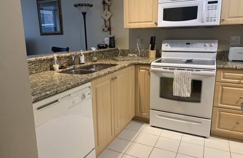 Fort Myers Copropriété | Beautiful condo located directly on the River with pool side & lake views