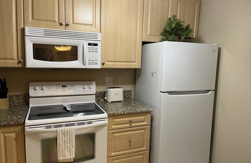 Fort Myers Copropriété | Beautiful condo located directly on the River with pool side & lake views