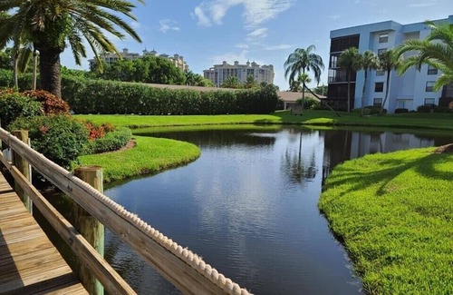 Fort Myers Copropriété | Beautiful condo located directly on the River with pool side & lake views