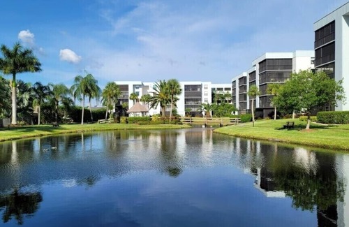 Fort Myers Copropriété | Beautiful condo located directly on the River with pool side & lake views