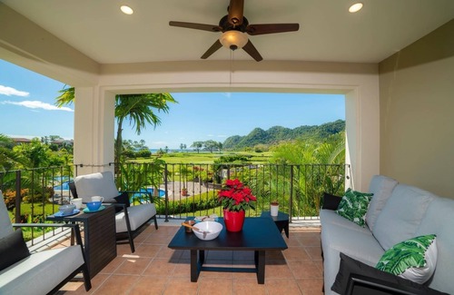 Herradura Copropriété | Beautiful condo in Los Sueños, NEWLY renovated! Pools & Golf