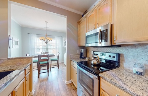 Villages of Five Points Copropriété | Beautiful condo near ocean with pool, fast WiFi, central AC & washer/dryer