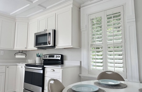 Wakefield Maison | Beautiful condo next to commuter rail into Boston