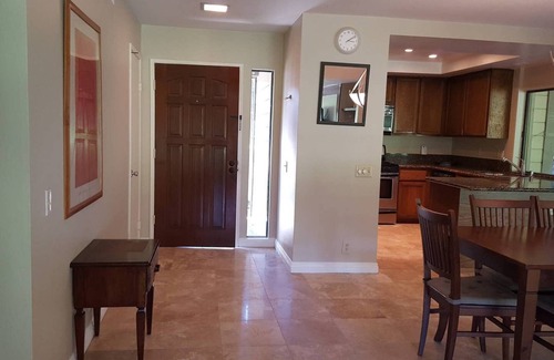 Santa Ana Heights Copropriété | Beautiful condo on a golf course