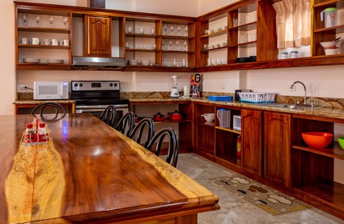 Naranjos Agrios Copropriété | MAGNIFIQUE SUITE CONDO 3B / 2B DANS LE LAC ARENAL