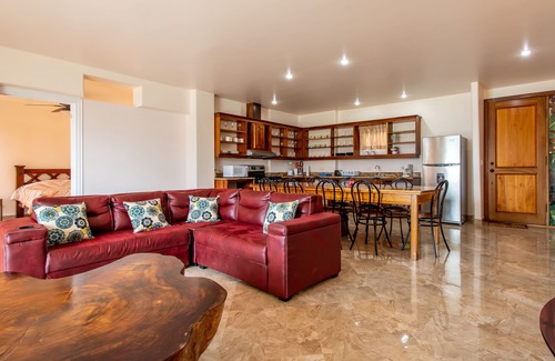 Naranjos Agrios Copropriété | MAGNIFIQUE SUITE CONDO 3B / 2B DANS LE LAC ARENAL