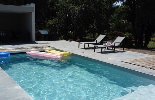 Gourbera Maison | belle maison contemporaine sur terrain arboré avec piscine et pool house